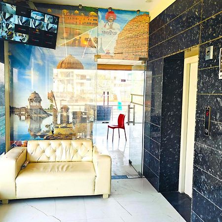Hotel Hari Inn Τζαϊπούρ Εξωτερικό φωτογραφία