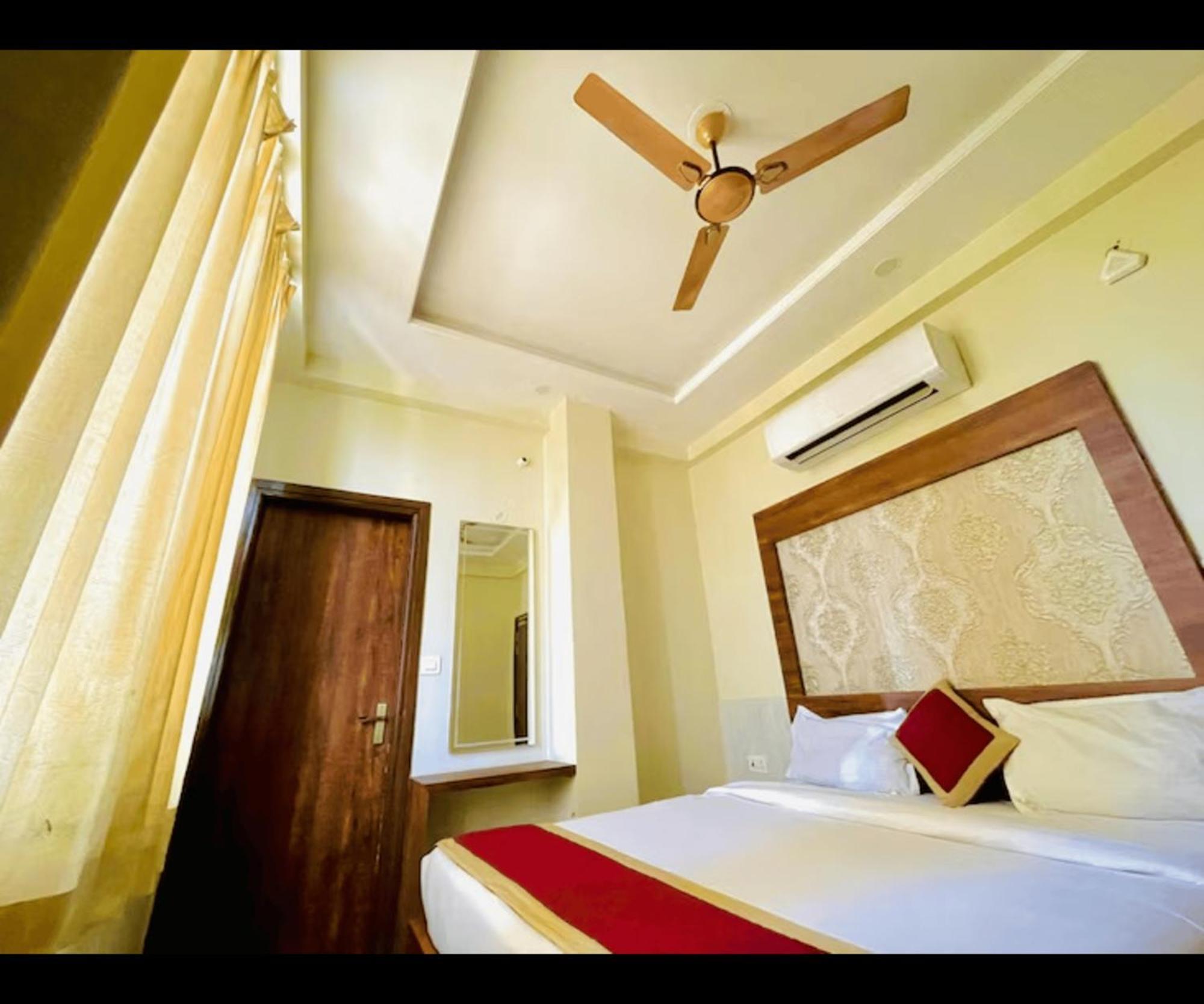 Hotel Hari Inn Τζαϊπούρ Εξωτερικό φωτογραφία
