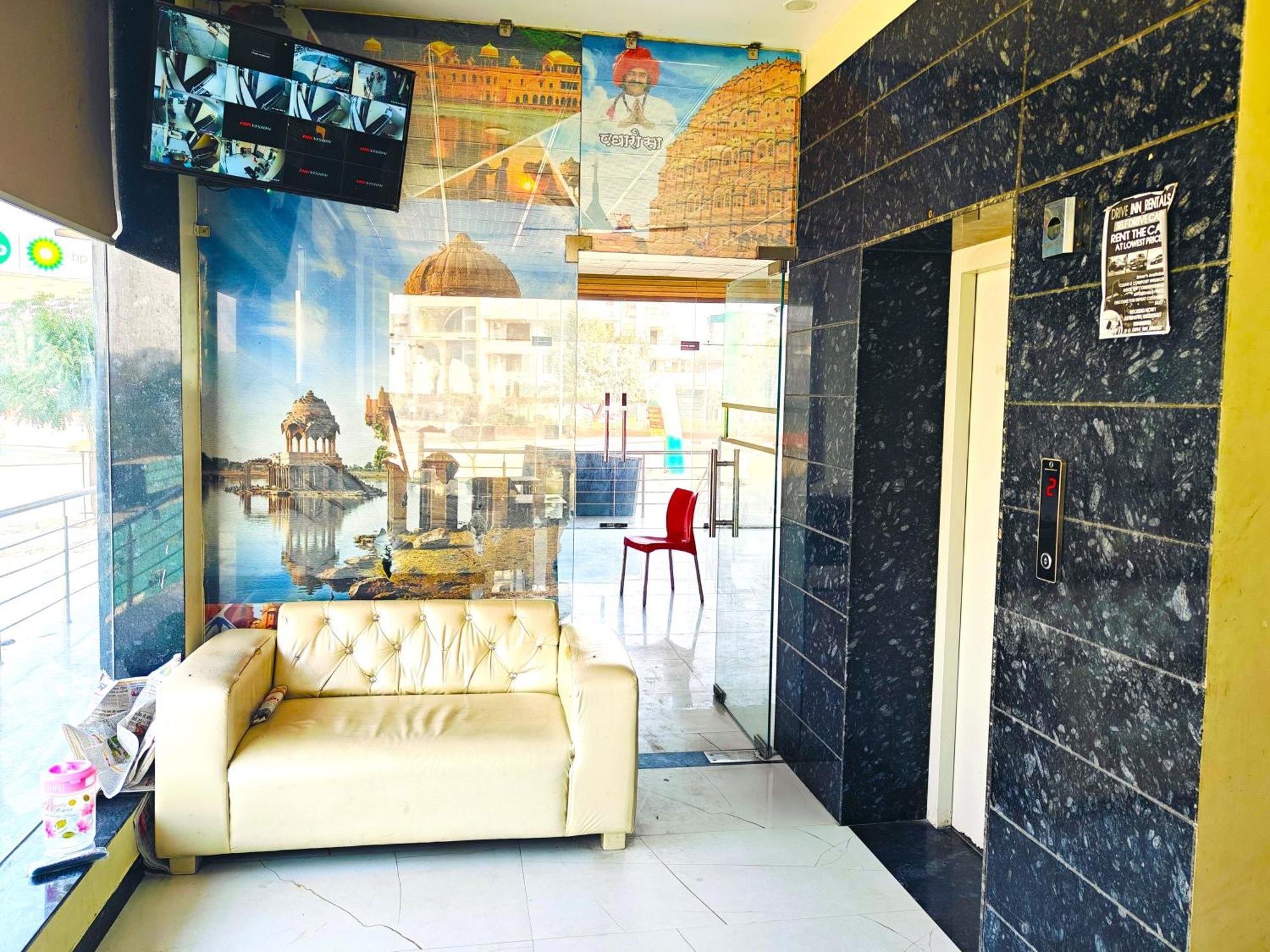 Hotel Hari Inn Τζαϊπούρ Εξωτερικό φωτογραφία