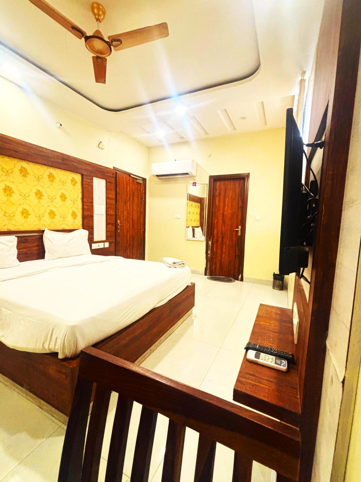 Hotel Hari Inn Τζαϊπούρ Εξωτερικό φωτογραφία