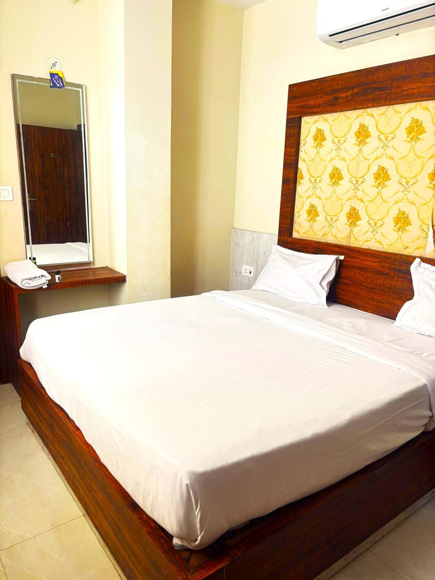 Hotel Hari Inn Τζαϊπούρ Εξωτερικό φωτογραφία