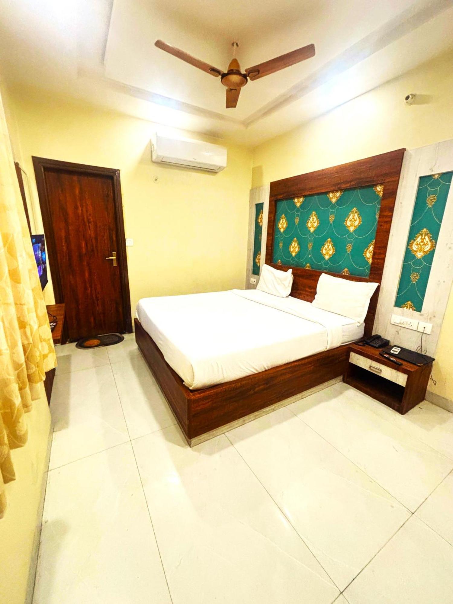 Hotel Hari Inn Τζαϊπούρ Εξωτερικό φωτογραφία