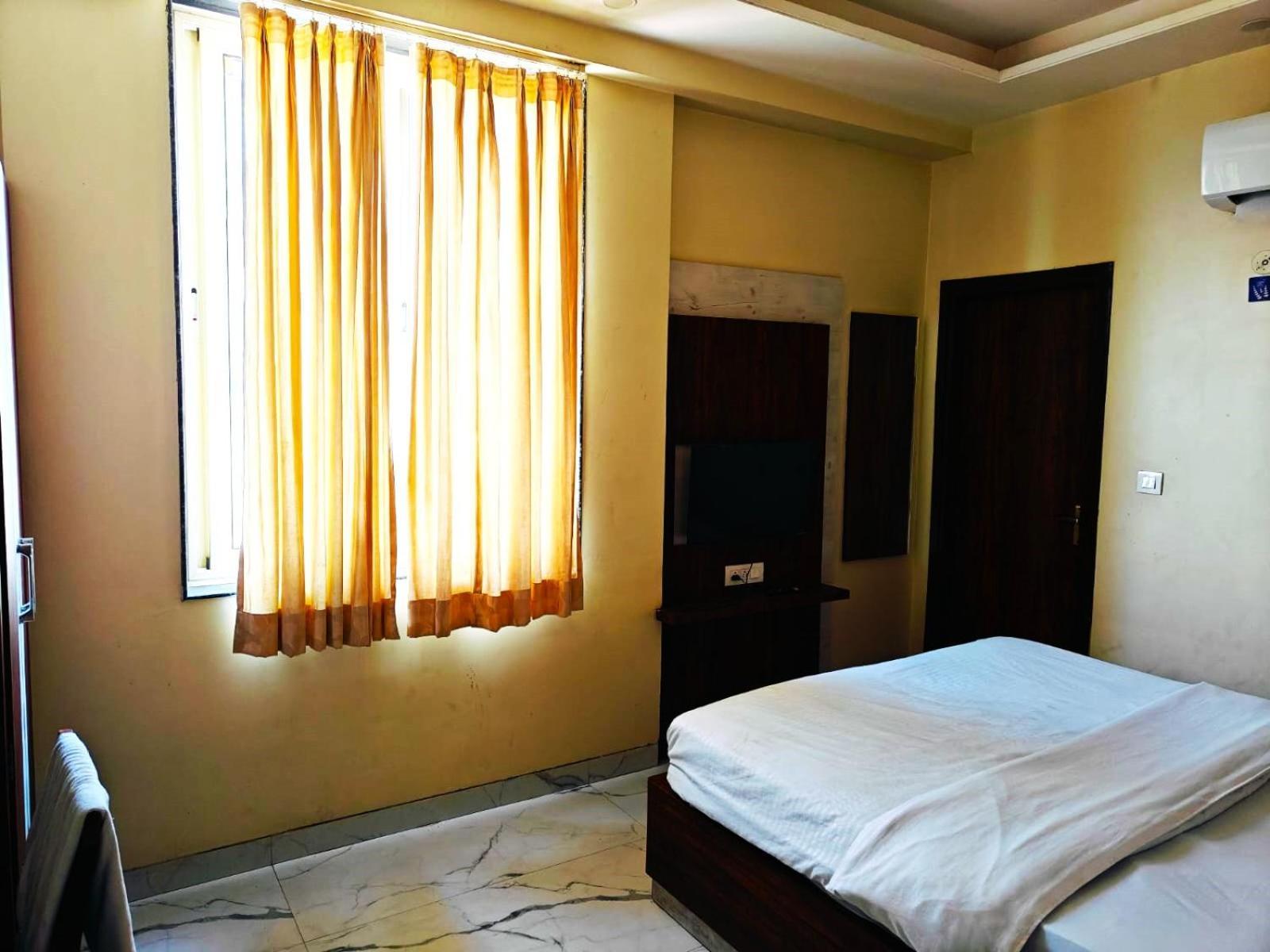 Hotel Hari Inn Τζαϊπούρ Εξωτερικό φωτογραφία